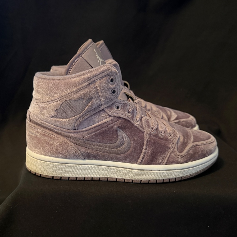 Air Jordan 1 Mid Purple Velvet Women’s Size 7